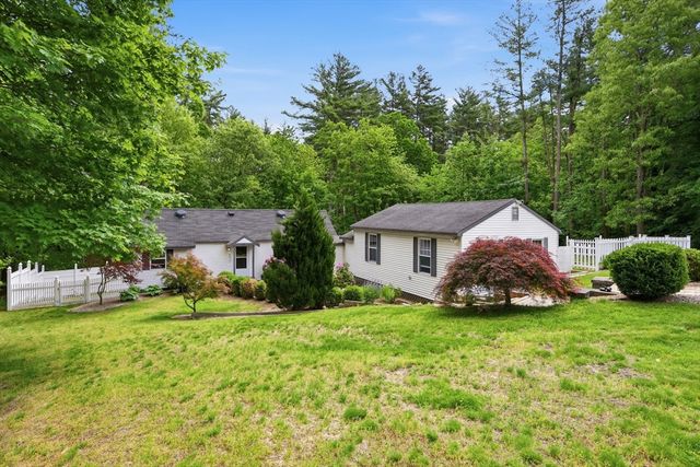 11 Mt Paul Road, Tyngsborough, MA 01879