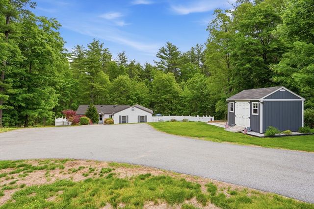 11 Mt Paul Road, Tyngsborough, MA 01879