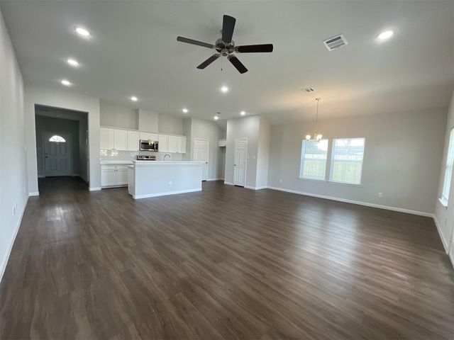 1561 Road 5728, Cleveland, TX 77327