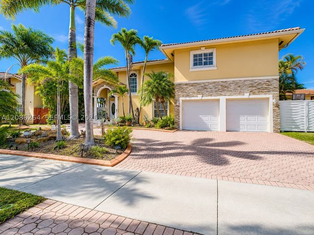 15721 SW 44th Ter, Miami, FL 33185