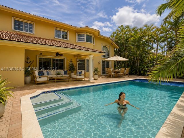 15721 SW 44th Ter, Miami, FL 33185