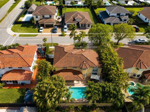 15721 SW 44th Ter, Miami, FL 33185