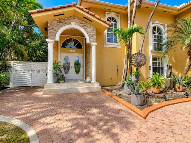 15721 SW 44th Ter, Miami, FL 33185