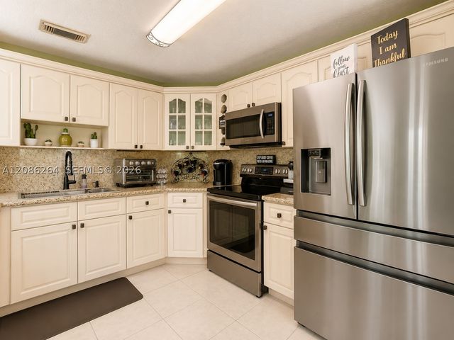 15721 SW 44th Ter, Miami, FL 33185