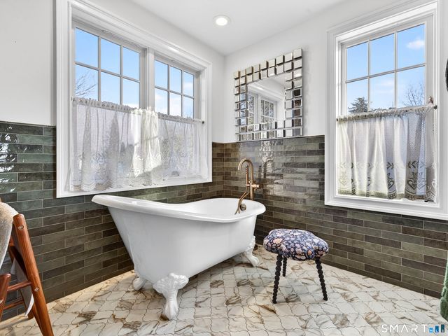 77 Masons Island Road, Stonington, CT 06355