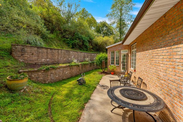 283 Mize Road, Hurricane, WV 25526