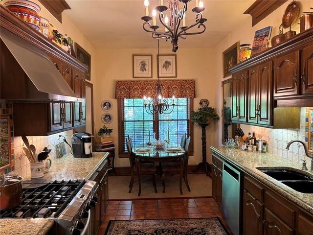 9385 Knollcrest Boulevard, Johns Creek, GA 30022
