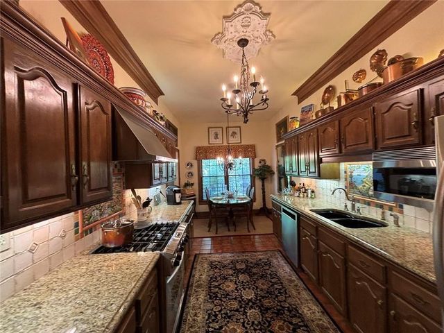 9385 Knollcrest Boulevard, Johns Creek, GA 30022