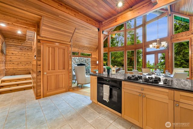 37 N Summit Drive, Bellingham, WA 98229
