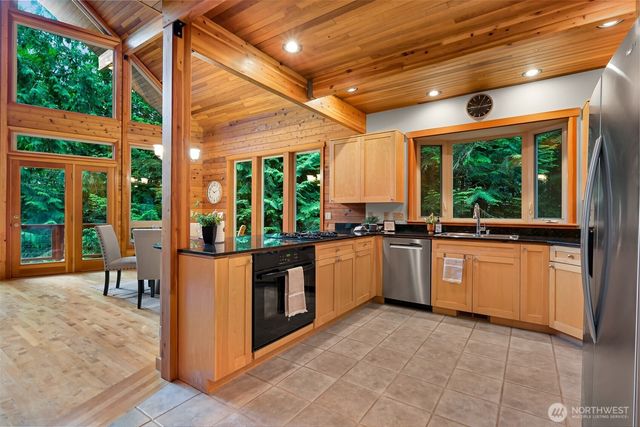 37 N Summit Drive, Bellingham, WA 98229
