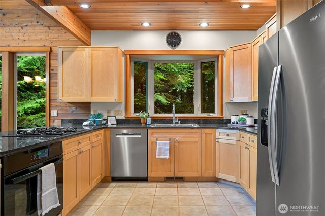 37 N Summit Drive, Bellingham, WA 98229