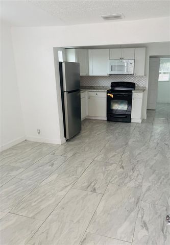 2116 W PINE STREET, Tampa, FL 33607