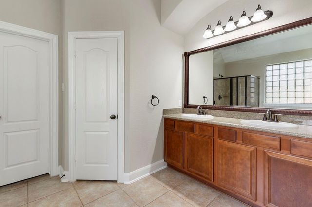 70 N Rocky Point Circle, The Woodlands, TX 77389