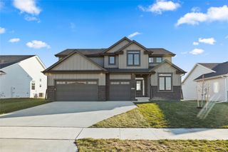 1425 NW Steven Street, Waukee, IA 50263