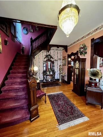 822 N 6TH Street, Quincy, IL 62301