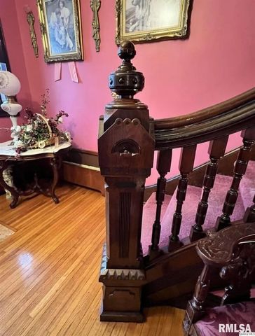 822 N 6TH Street, Quincy, IL 62301