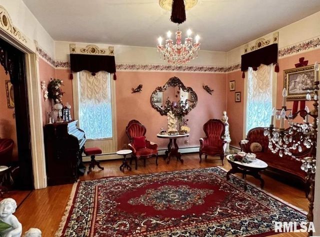 822 N 6TH Street, Quincy, IL 62301