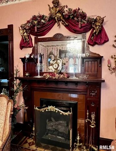 822 N 6TH Street, Quincy, IL 62301