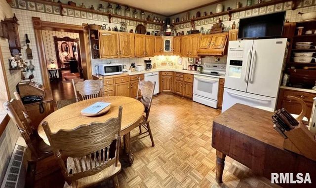 822 N 6TH Street, Quincy, IL 62301