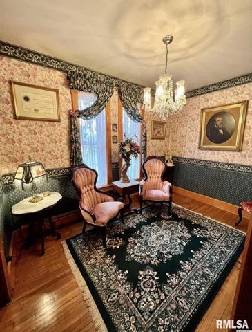 822 N 6TH Street, Quincy, IL 62301