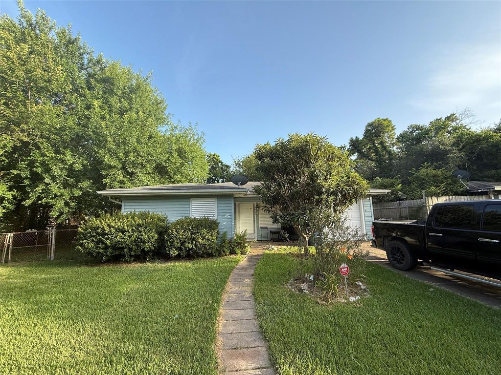 2921 Tarpey Avenue, Texas City, TX 77590