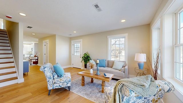 42 Hastings Avenue, Worcester, MA 01606