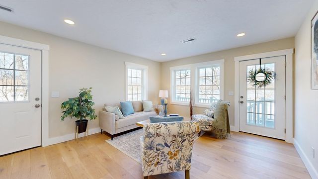 42 Hastings Avenue, Worcester, MA 01606