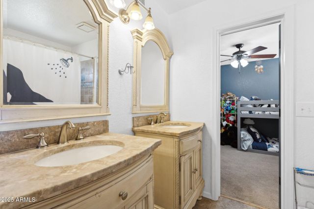 1255 W SEA SHELL Drive, Gilbert, AZ 85233