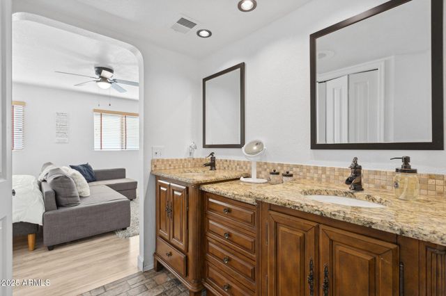 1255 W SEA SHELL Drive, Gilbert, AZ 85233