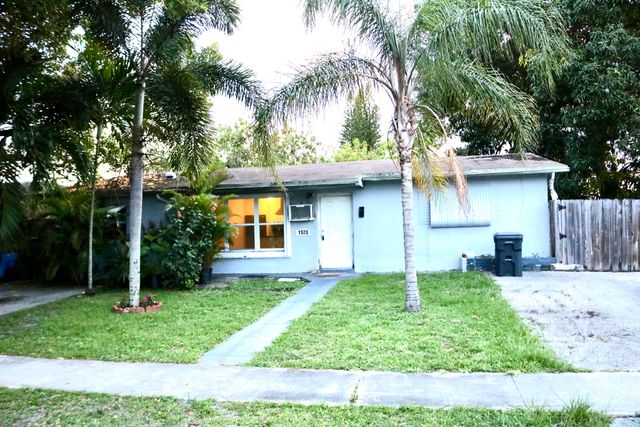 1920 N 65th Way, Hollywood, FL 33024