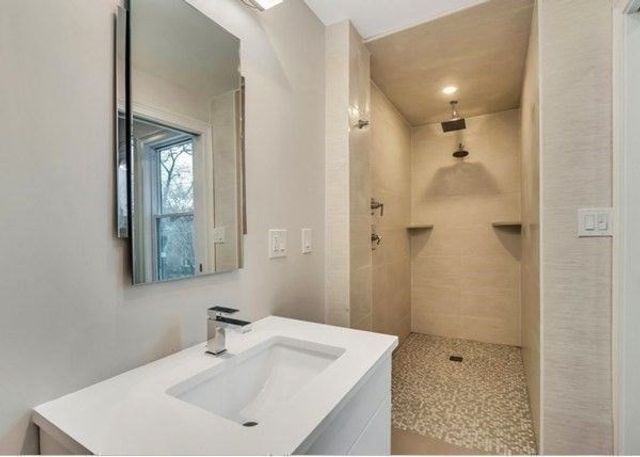 31 Oak Street 2, Wellesley, MA 02482