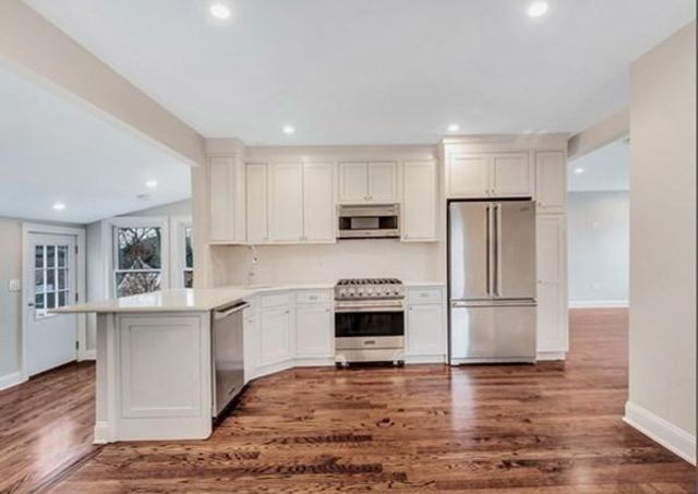 31 Oak Street 2, Wellesley, MA 02482