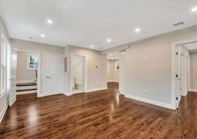 31 Oak Street 2, Wellesley, MA 02482