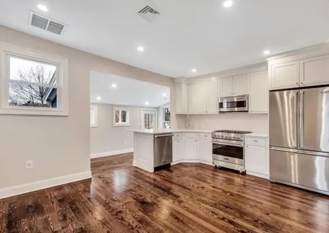 31 Oak Street 2, Wellesley, MA 02482