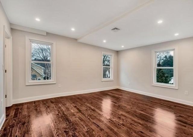 31 Oak Street 2, Wellesley, MA 02482