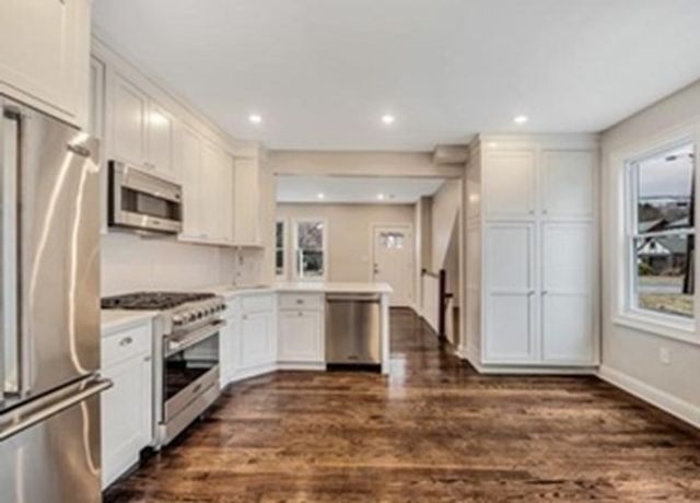 31 Oak Street 2, Wellesley, MA 02482