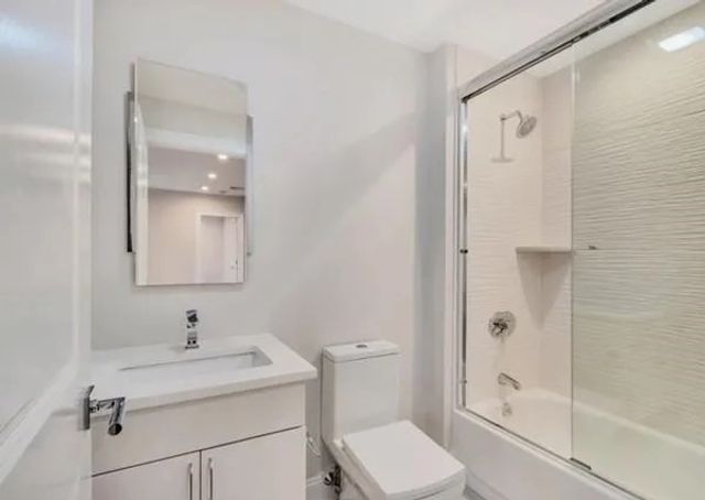 31 Oak Street 2, Wellesley, MA 02482