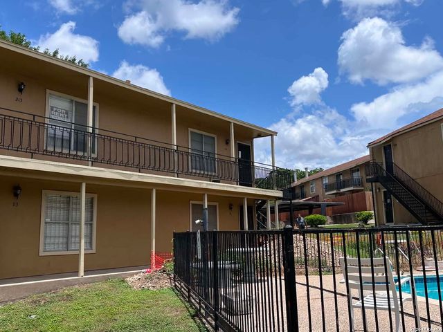911 Vance Jackson Rd Apt 214, San Antonio, TX 78201