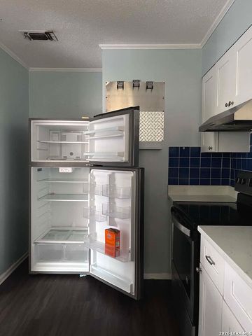 911 Vance Jackson Rd Apt 214, San Antonio, TX 78201