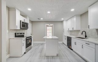 1007 San Jacinto Street, Highlands, TX 77562