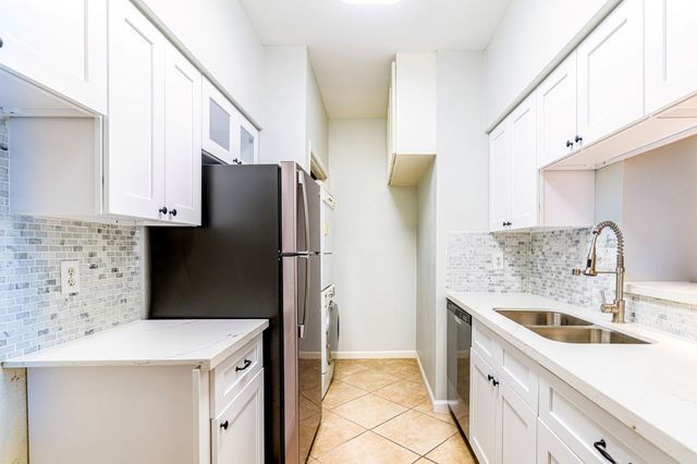 1818 Augusta Drive 27, Houston, TX 77057
