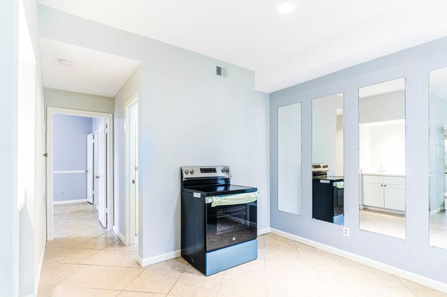 1818 Augusta Drive 27, Houston, TX 77057