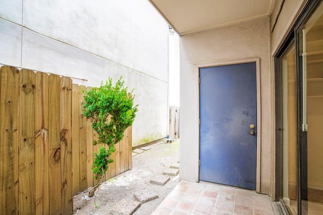 1818 Augusta Drive 27, Houston, TX 77057