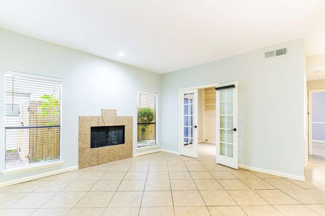 1818 Augusta Drive 27, Houston, TX 77057