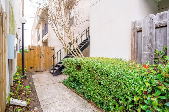 1818 Augusta Drive 27, Houston, TX 77057