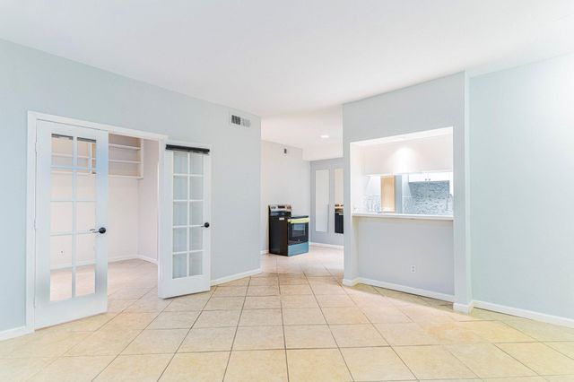 1818 Augusta Drive 27, Houston, TX 77057