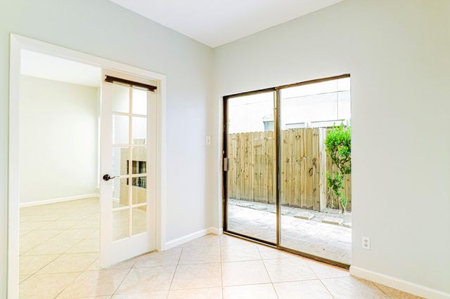 1818 Augusta Drive 27, Houston, TX 77057