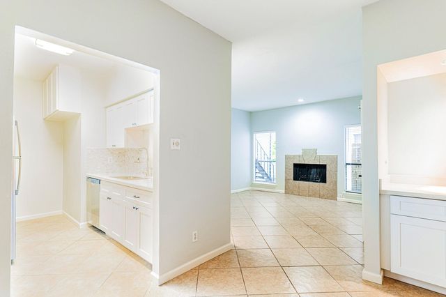 1818 Augusta Drive 27, Houston, TX 77057