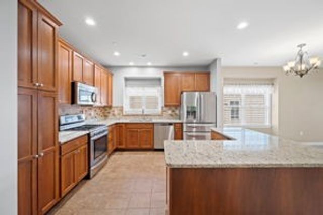 621 Old Glory Ln, Economy, PA 15042