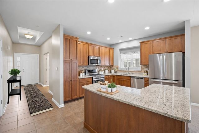 621 Old Glory Ln, Economy, PA 15042